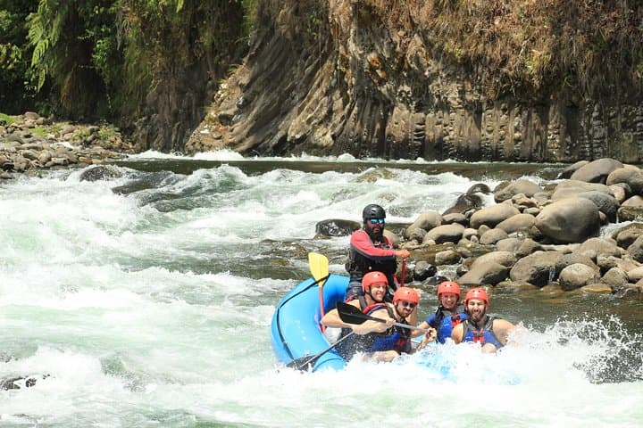 Arenal Whitewater Rafting: 13 km of Class III–IV Rapids with Lunch & Photos photo 5