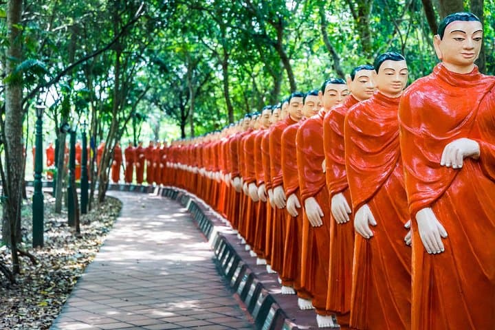 Anuradhapura Buddhist Pilgrimage: Atamasthana & Sacred Sites Tour