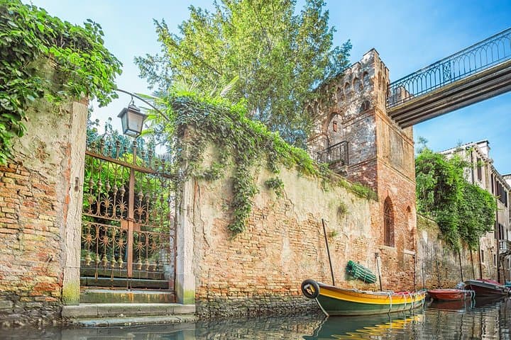 Venice 60-Minute Kayak Tour: Quick Guided Paddle Through the Canals photo 2