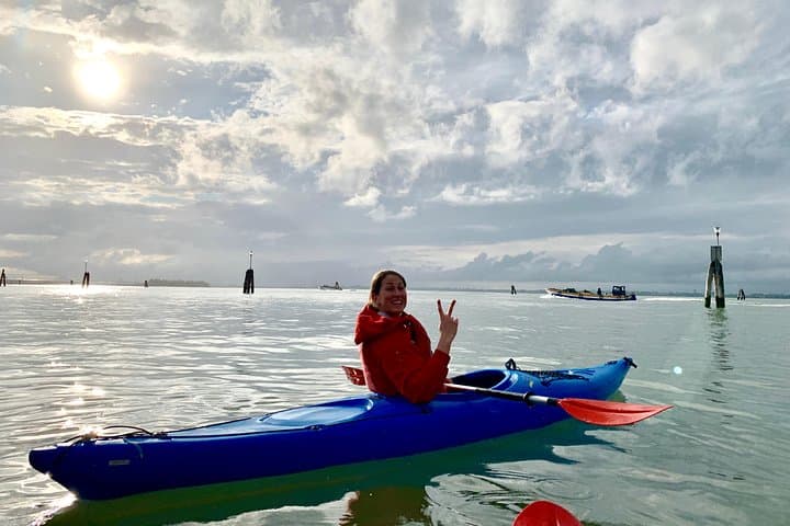 Venice 60-Minute Kayak Tour: Quick Guided Paddle Through the Canals photo 3