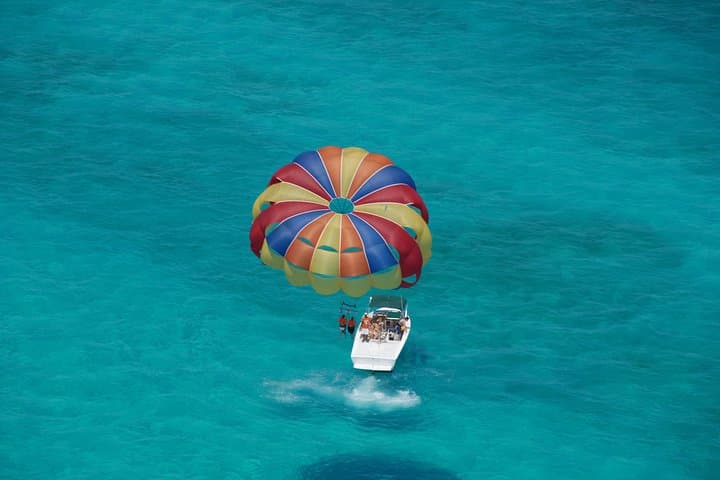 Parasailing Grand Turk: 500-Foot Views Over Reefs & Cays photo 2