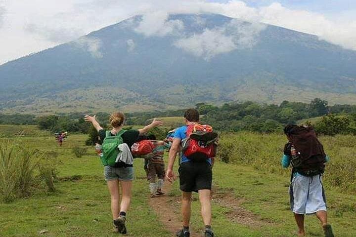 Summit Mount Rinjani: 3-Day Trek to Crater Lake & Hot Springs photo 1