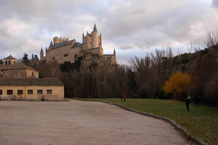 Segovia Walking Tour: Aqueduct, Cathedral & Alcázar in 1–2 Hours photo 2