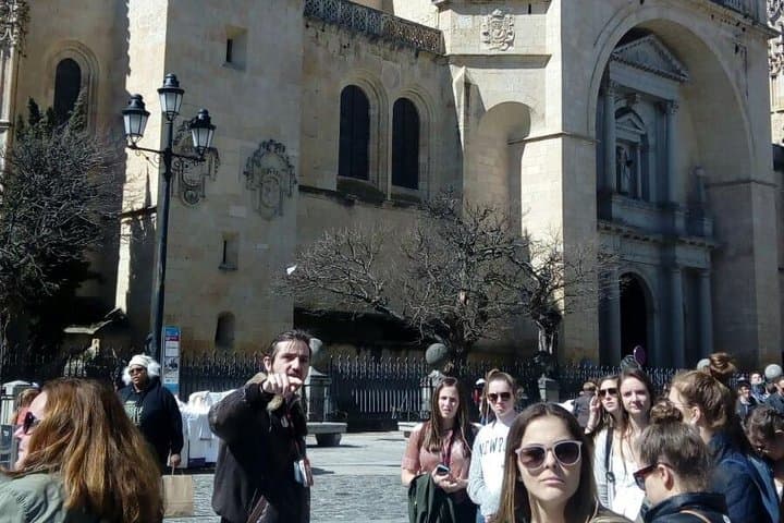 Segovia Walking Tour: Aqueduct, Cathedral & Alcázar in 1–2 Hours photo 3