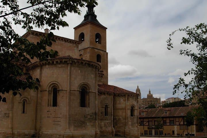 Segovia Walking Tour: Aqueduct, Cathedral & Alcázar in 1–2 Hours photo 4