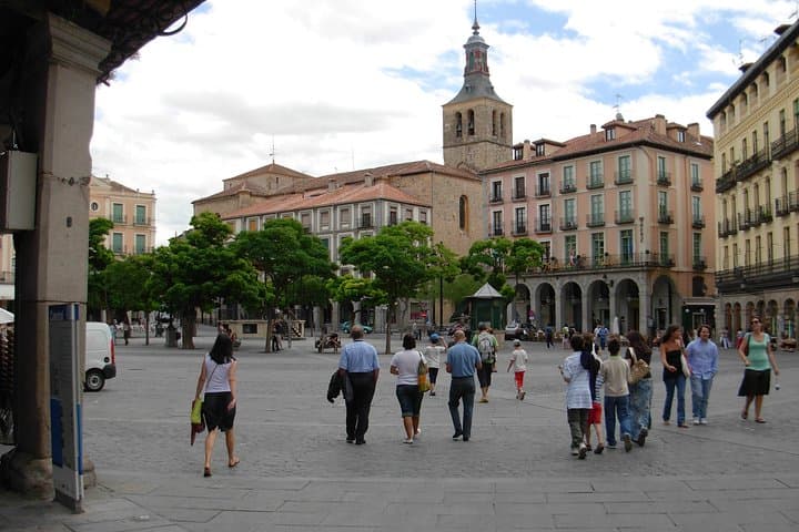Segovia Walking Tour: Aqueduct, Cathedral & Alcázar in 1–2 Hours photo 6