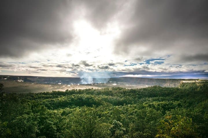 Exploring Kilauea: The Elite Volcano Hike from Hilo photo 3