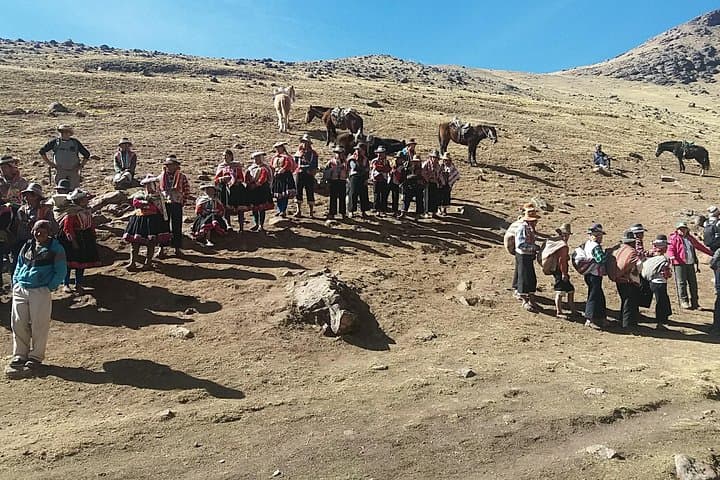 5-Day Sacred Valley, Machu Picchu & Rainbow Mountain Adventure photo 2