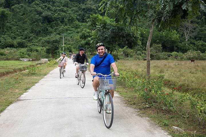 3-Day Ha Long & Lan Ha Bay Cruise: Kayak, Bike Cat Ba & Explore Caves photo 2