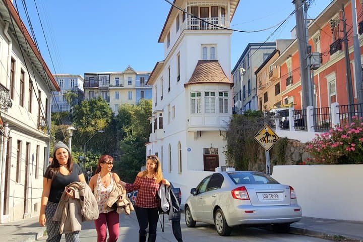 Private Day Tour: Concón, Viña del Mar & Valparaíso with Surfing, Horseback or Bike