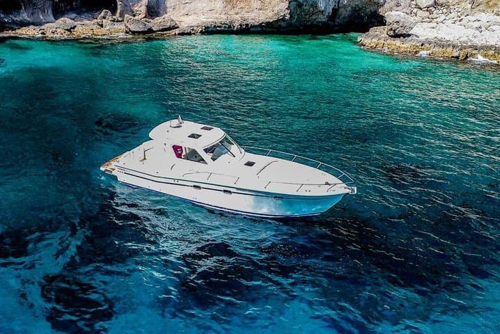 Circumnavigate Capri: Shared Boat Day Trip from Sorrento