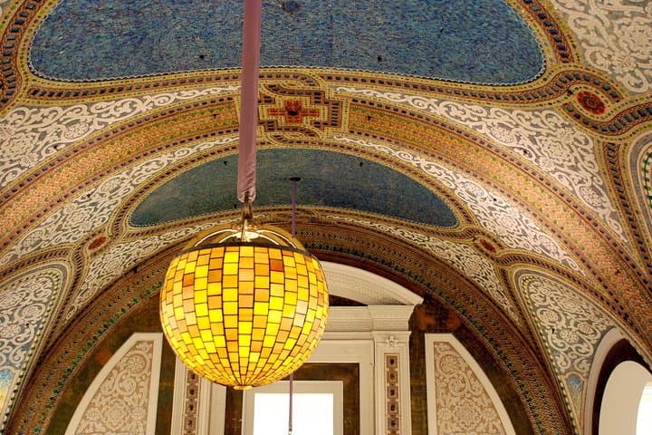 Historic Treasures of Chicago: Guided Architecture Walking Tour on Michigan Avenue photo 4