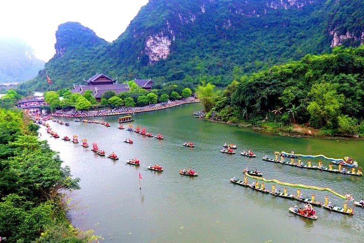 Hoa Lu & Trang An Day Trip from Hanoi — Cave Sampans, Ancient Temples and Countryside Cycling photo 2