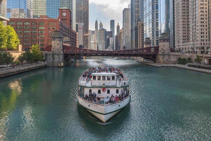 Chicago Architecture River Cruise Aboard First Lady — 90-Minute Docent-Led Tour