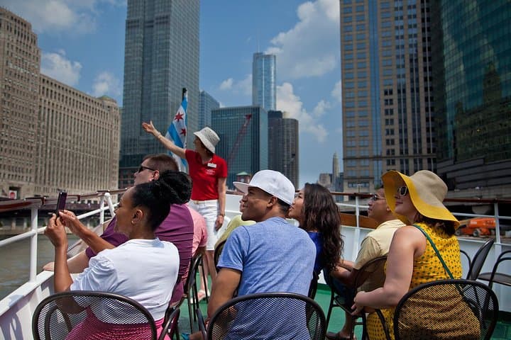 Chicago Architecture River Cruise Aboard First Lady — 90-Minute Docent-Led Tour photo 2
