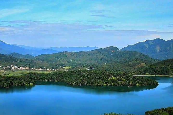 Sun Moon Lake Day Tour from Taichung: Bike, Ferry & Cable Car photo 3