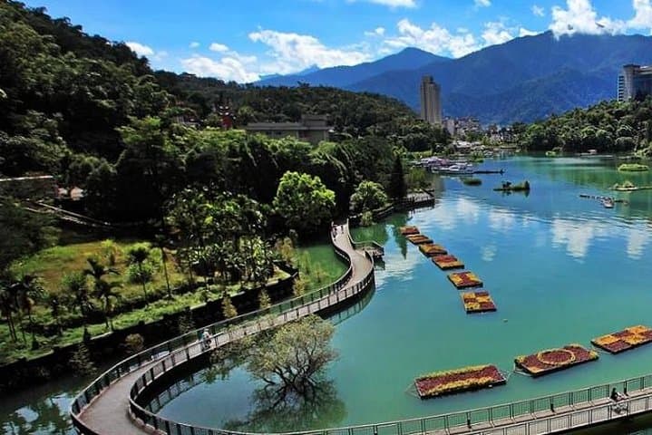 Sun Moon Lake Day Tour from Taichung: Bike, Ferry & Cable Car photo 2