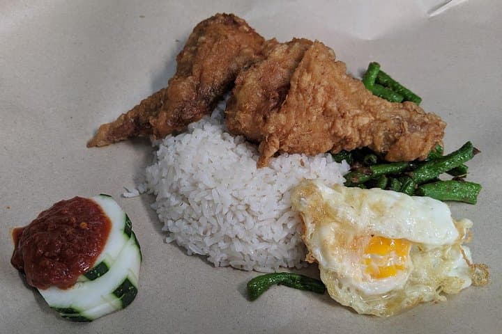Singapore Street Food Tour: Hawker Centre Bites & Chilli Crab Experience photo 2
