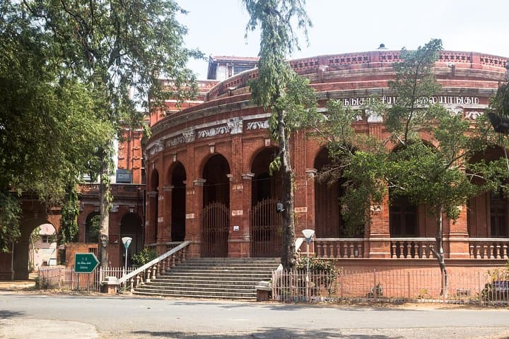 Explore Chennai's Historic Landmarks: Fort St George & Kapaleeshwar Temple photo 3