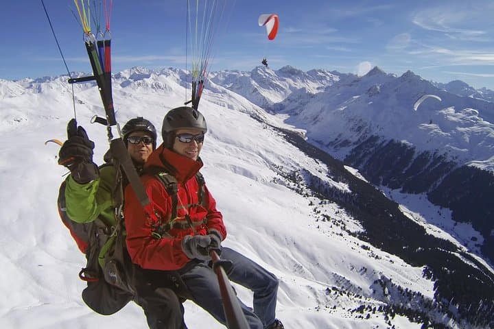 Jakobshorn Tandem Paragliding in Davos — Photos & Video Included photo 4