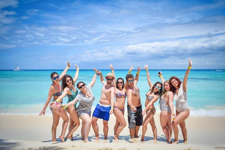 Saona Island Full-Day: Speedboat & Catamaran Excursion from Punta Cana & Bayahibe