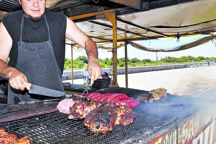 Puerto Madero Night Walk: Choripán & Chorizo Tasting in Buenos Aires