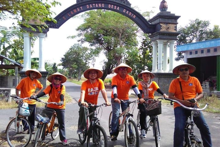 Surakarta Village Cycling: 3‑Hour Rice‑Field Ride and Cottage‑Industry Immersion photo 2