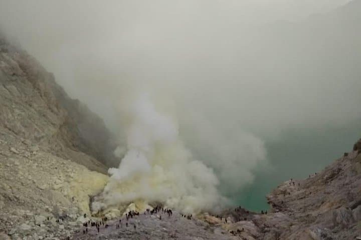 Mt Bromo Sunrise & Ijen Blue Fire: 2-Day Volcano Trek from Surabaya or Malang photo 3