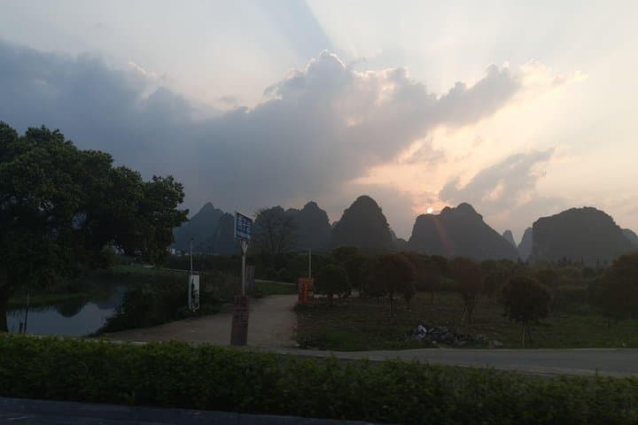 Yangshuo Classic Private Day Tour: Cycling the Countryside, Xingping Raft & West Street photo 4
