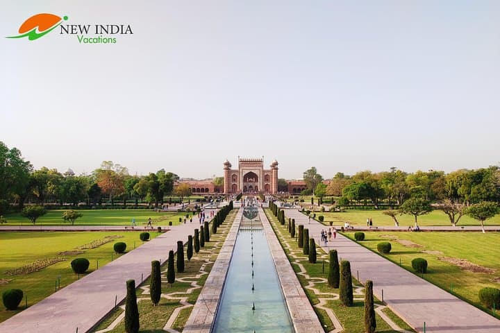 Same-Day Taj Mahal & Agra Fort Private AC Car Tour from Delhi photo 4