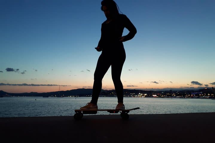 E-Skateboard Initiation and Coastal City Discovery in Cannes