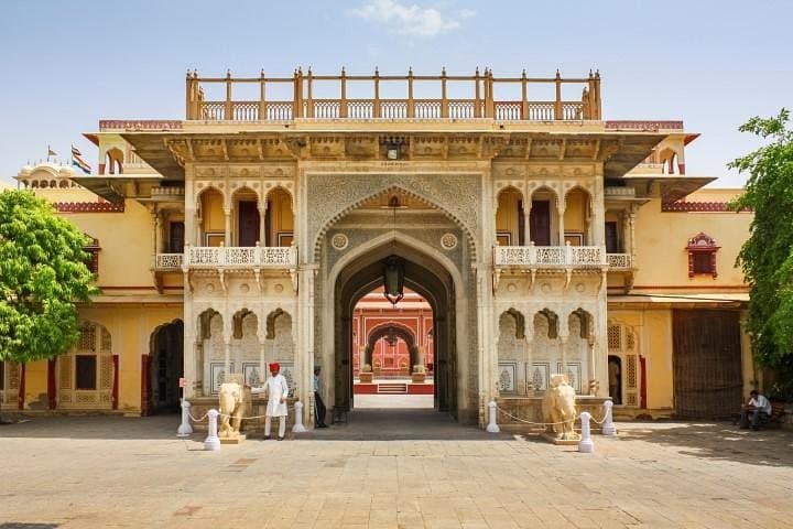 Day Trip to Jaipur from Delhi: Amber Fort, City Palace & Bazaar photo 3