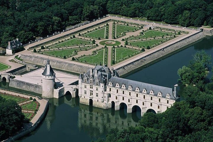 Chenonceau & Touraine Wine Private Day Tour from Paris photo 3