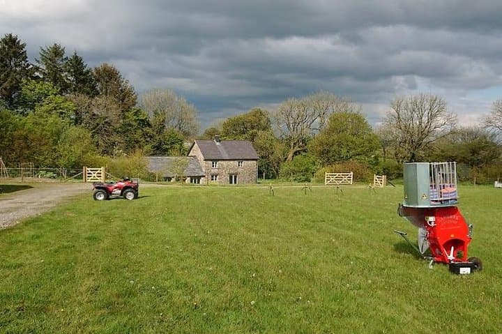 Aerial Archery Session in Pembrokeshire — Indoor & Outdoor Bow Experience photo 3