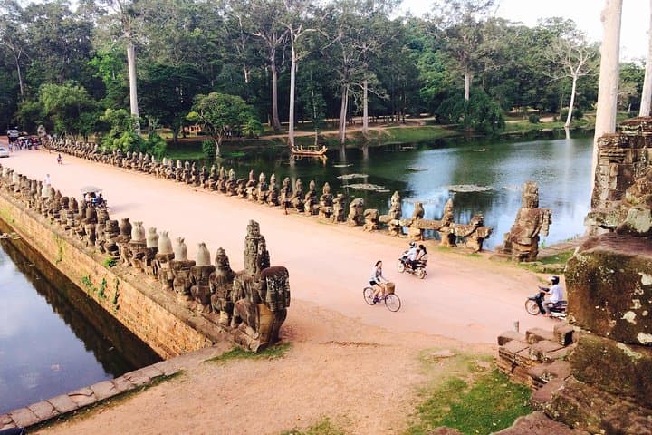 One-Day Angkor Park Small-Loop: Private English-Speaking Guide to Angkor Wat, Bayon & Ta Prohm photo 6