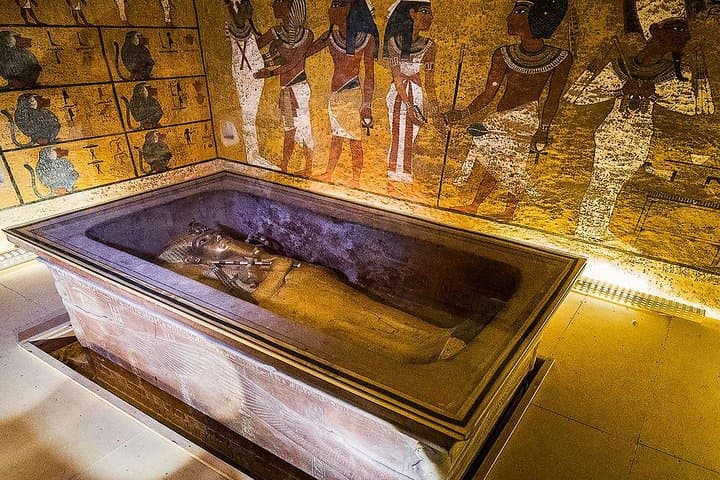 Luxor East & West Bank: Two-Day Temples, Tombs and Nile Transfer from Cairo