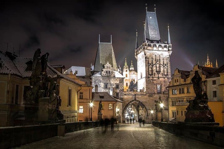 Private transfer from Cesky Krumlov to Prague with two sightseeing stops photo 6