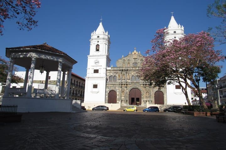 Panama City Tour: Miraflores Locks, Casco Antiguo & Amador Causeway photo 2