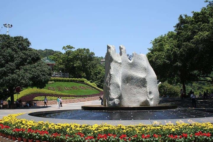 Full-Day Guangzhou Private Tour: Baiyun Mountain, Chen Clan Academy & Lychee Bay photo 1