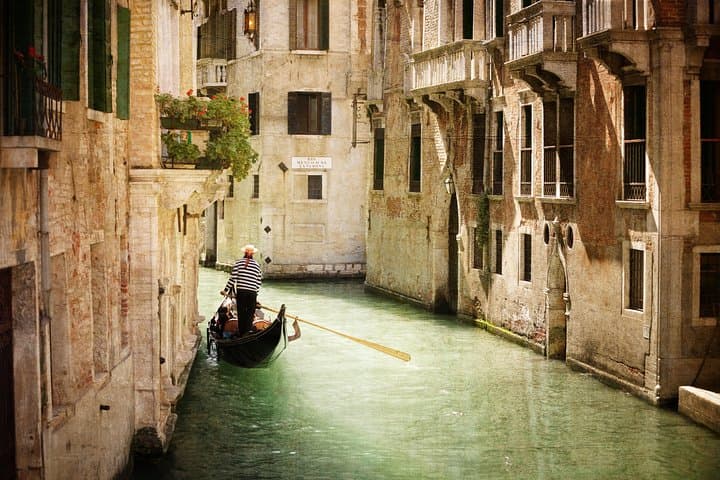 Venice Walking Tour and 30-Minute Gondola Ride — St. Mark’s to Rialto photo 3