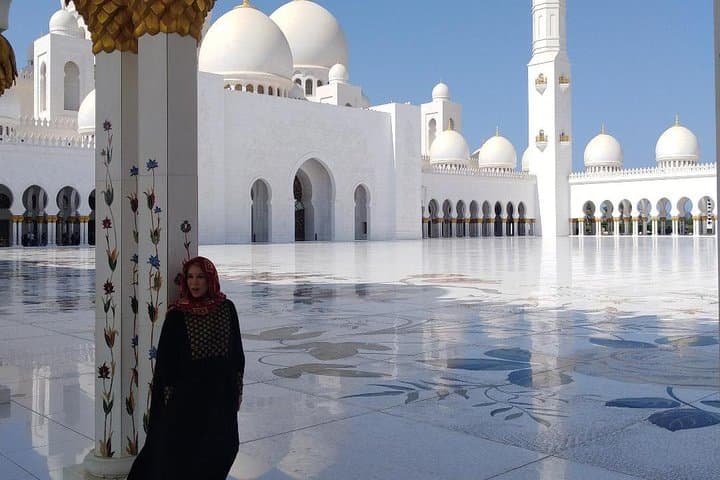 Private 10-Hour Dubai and Abu Dhabi Tour with Professional Driver