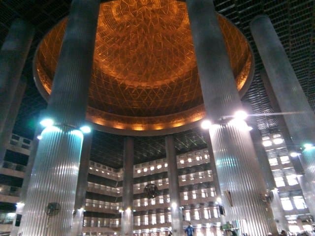 Harmony and Beauty: Jakarta Unity Tour to Istiqlal, Cathedral & Batik