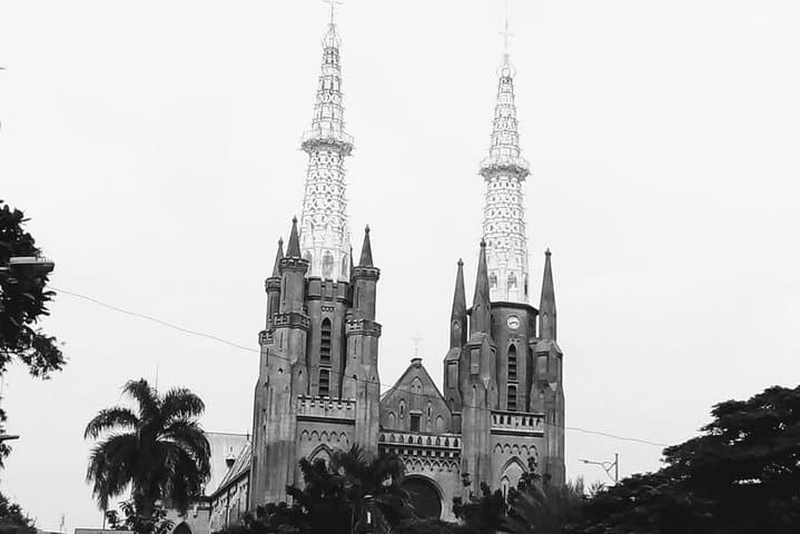 Harmony and Beauty: Jakarta Unity Tour to Istiqlal, Cathedral & Batik photo 2