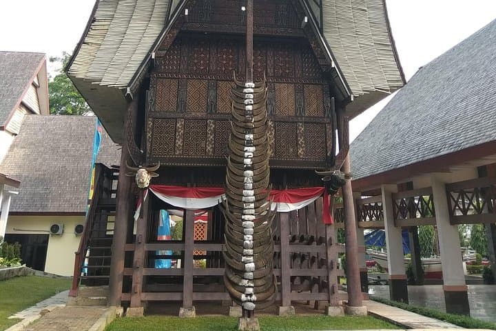 Harmony and Beauty: Jakarta Unity Tour to Istiqlal, Cathedral & Batik photo 3
