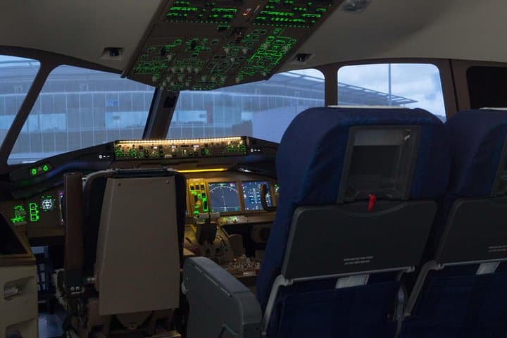 Pilot a Boeing B777 Flight Simulator in Zurich — Hands-On Line-Pilot Experience photo 5
