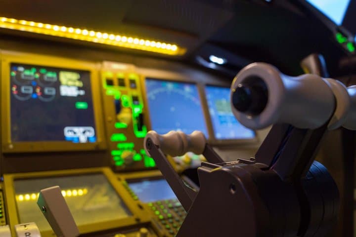 Pilot a Boeing B777 Flight Simulator in Zurich — Hands-On Line-Pilot Experience photo 2