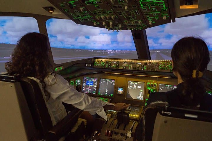 Pilot a Boeing B777 Flight Simulator in Zurich — Hands-On Line-Pilot Experience photo 4