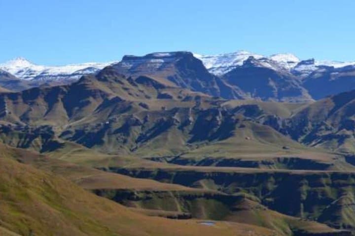 Sani Pass Day Trip from Durban: 4x4 Drakensberg Adventure to Lesotho’s Highest Pub