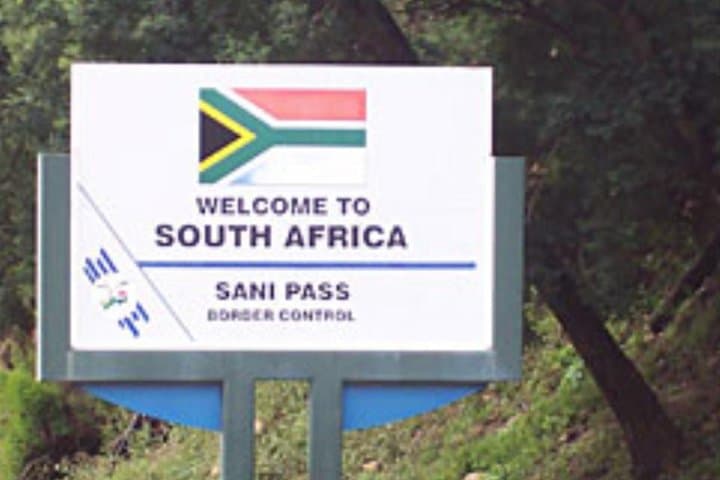 2-Day Drakensberg Sani Pass 4x4: Basotho Culture & High-Altitude Views