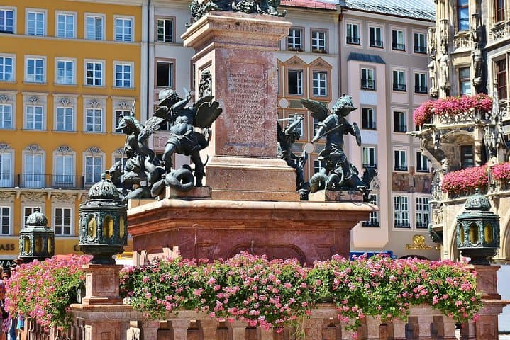 Best of Munich Private Walking Tour: Marienplatz, Viktualienmarkt & English Garden photo 3
